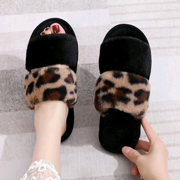 Ladies' Home Slippers With Leopard Print And Black Parallel Strap