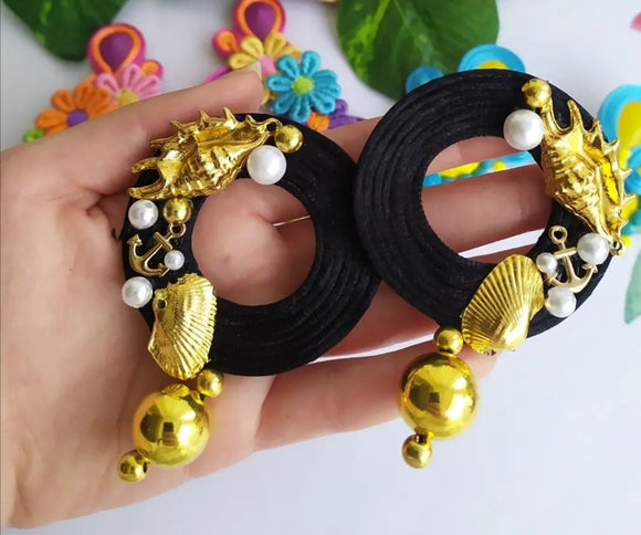 Handmade black hoop golden shells earrings