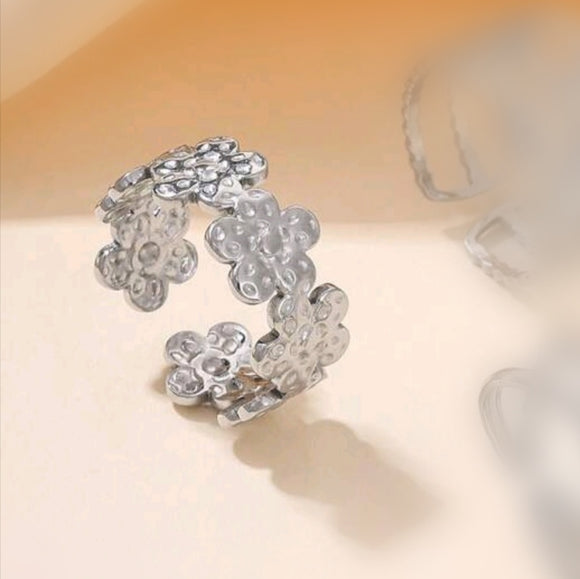 Flower stainless adjustable ring
