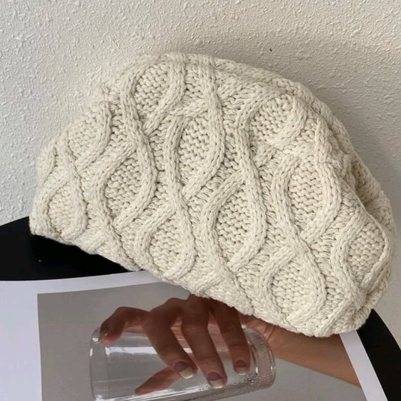 Thick knitted ribbed beige clutch bag