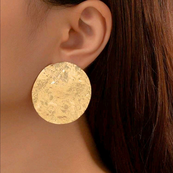 Stylish gold disc earrings