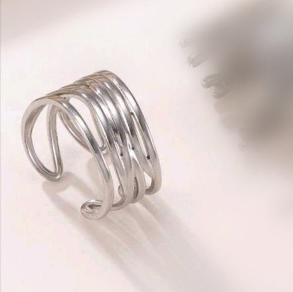 Wavy adjustable stainless ring