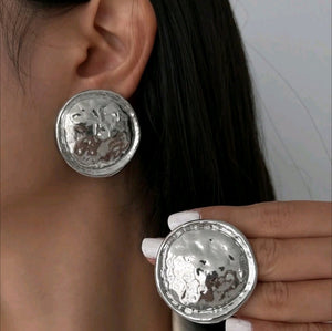 Silver metallic round earrings