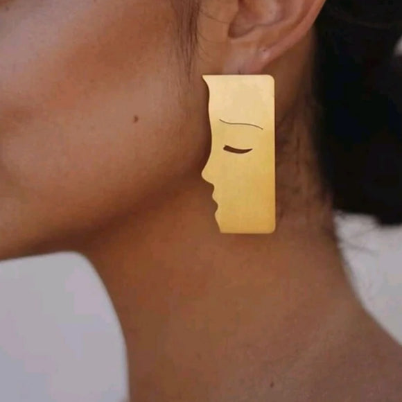 Abstract kiss lovers gold stud metal earrings