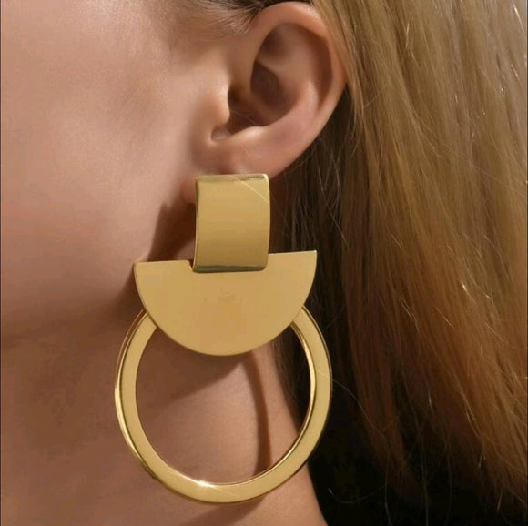 Exaggerated geometric drop gold earrings