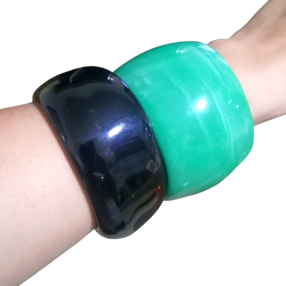 2 pcs large resin bracelets