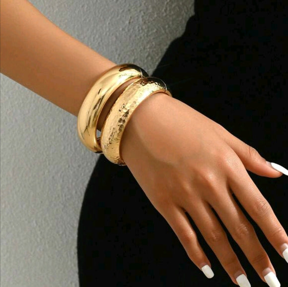 2pcs/Set Thick gold Textured Metal Bracelets