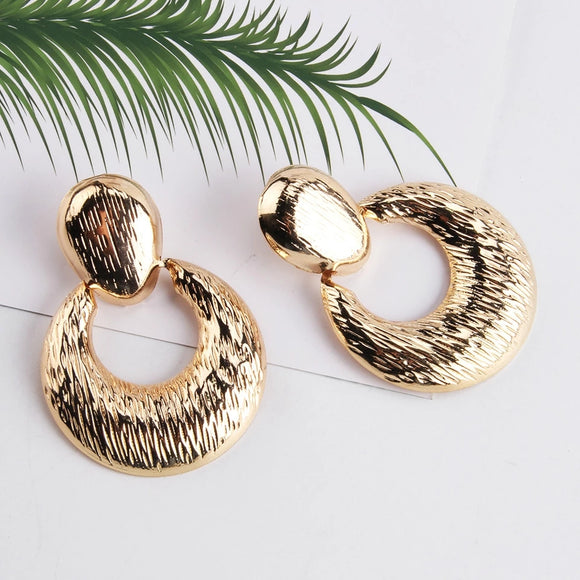 Emulated golden drop earrings