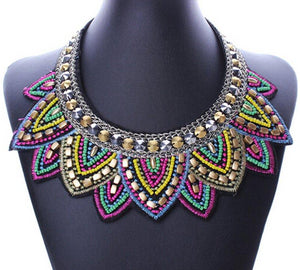 Female vintage choker pendants necklace