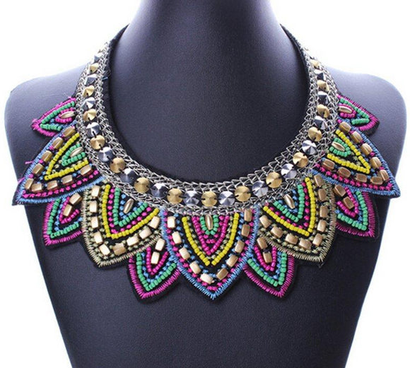 Female vintage choker pendants necklace