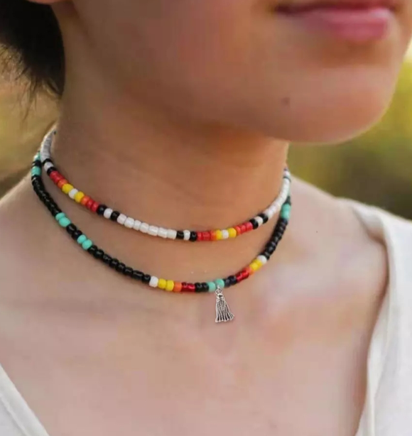 sead beads blaxk white necklace