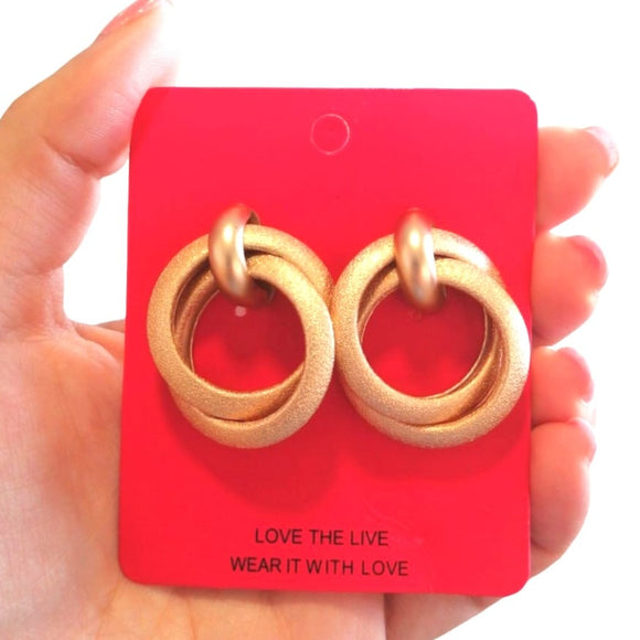 Round geometric stud earrings