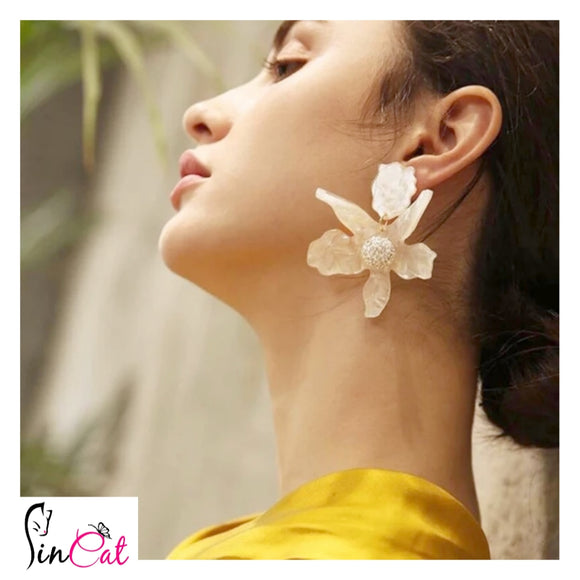 White resin flower drop earrings